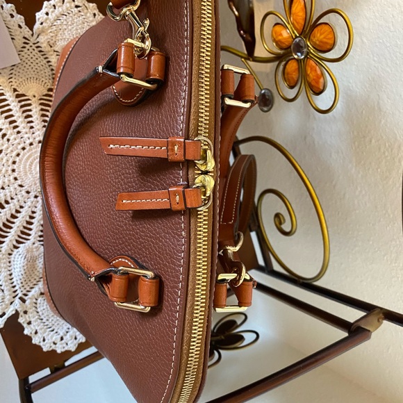 EUC Dooney & Bourke Pebble Grain Sierra Zip Zip Bark or Chocolate? - Picture 6 of 15